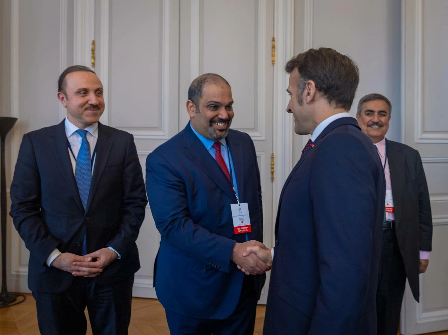 الملك يعقد جلسة مباحثات مع رئيس فرنسا في باريس