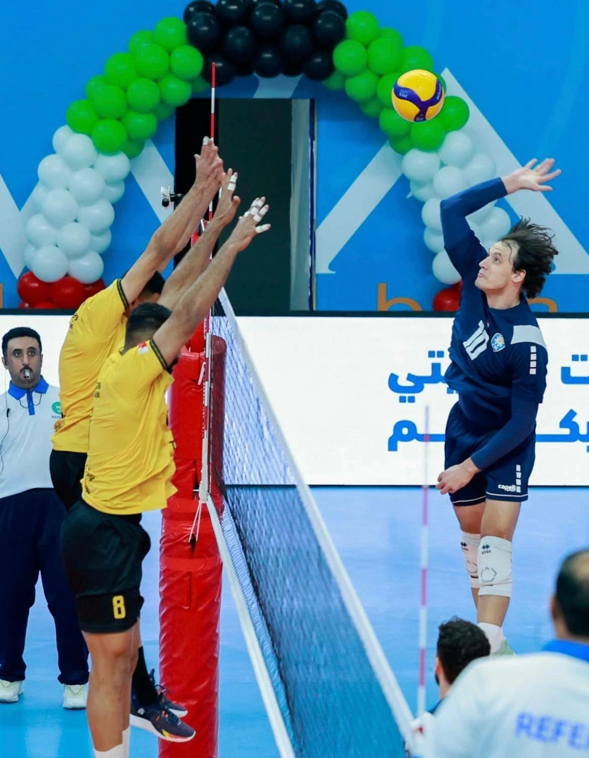 الأهلي يواصل تألقه لربع نهائي بطولة غرب آسيا للطائرة