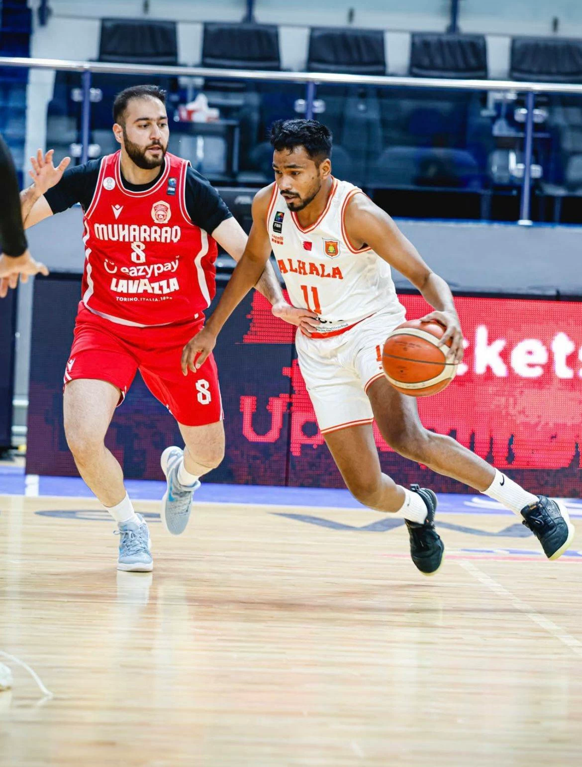 المحرق يتفوق على الحالة ويواصل حملة الدفاع عن لقب دوري زين لكرة السلة