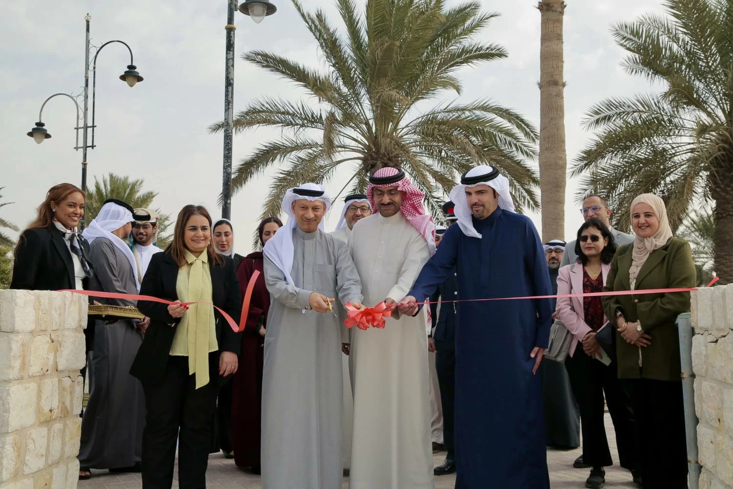 "سواحلنا أمانتنا" مبادرة بيئية رائدة من كلية البحرين الجامعية