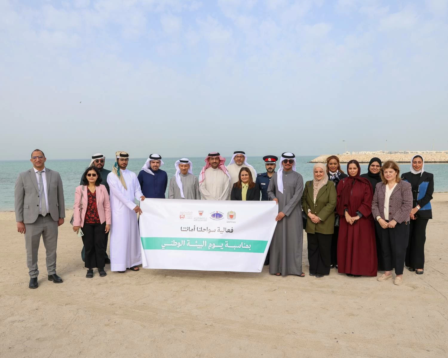 "سواحلنا أمانتنا" مبادرة بيئية رائدة من كلية البحرين الجامعية