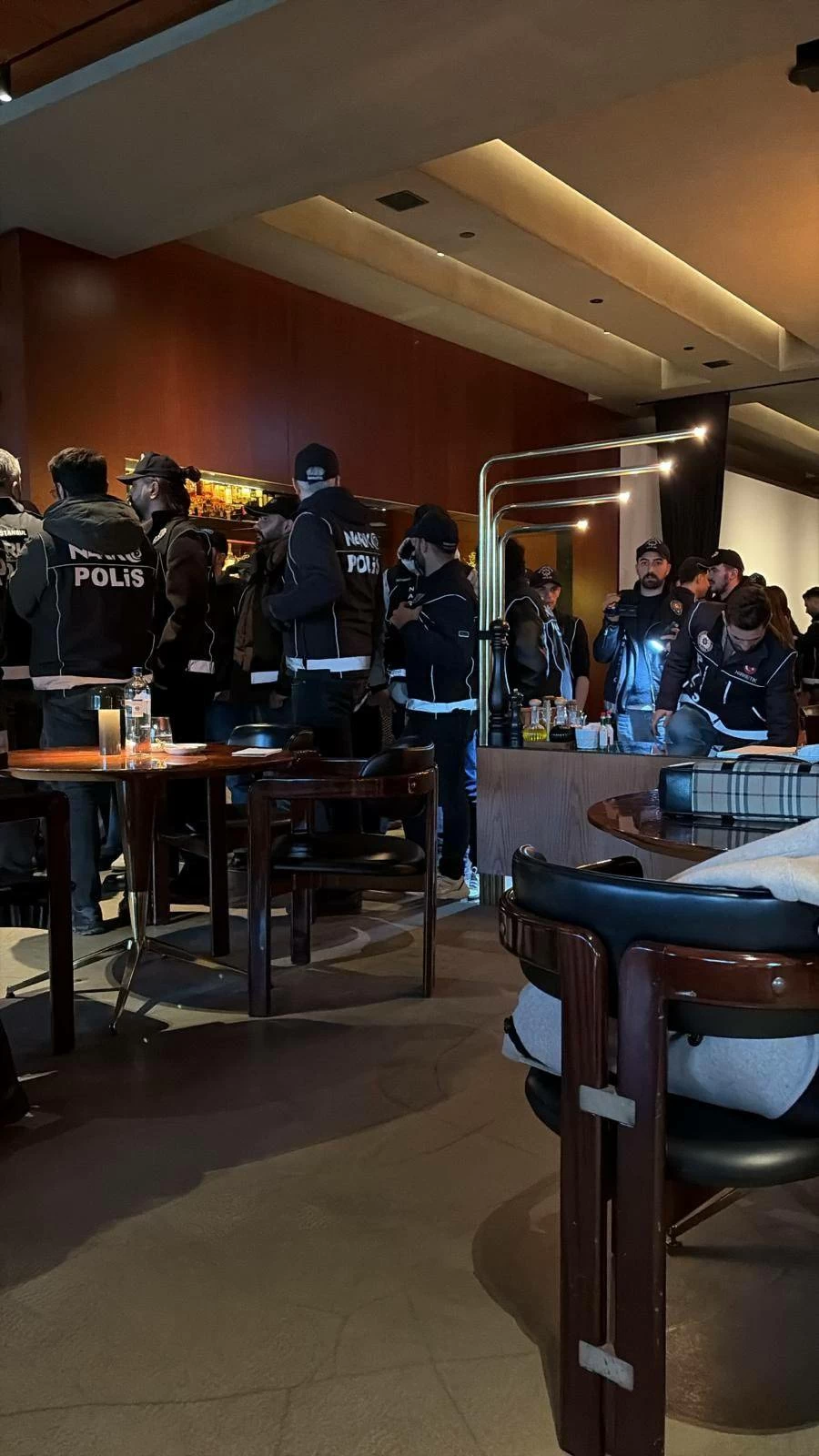 بحثاً عن المخدرات.. الشرطة التركية تداهم صالة رياضية فارهة للمشاهير (فيديو)