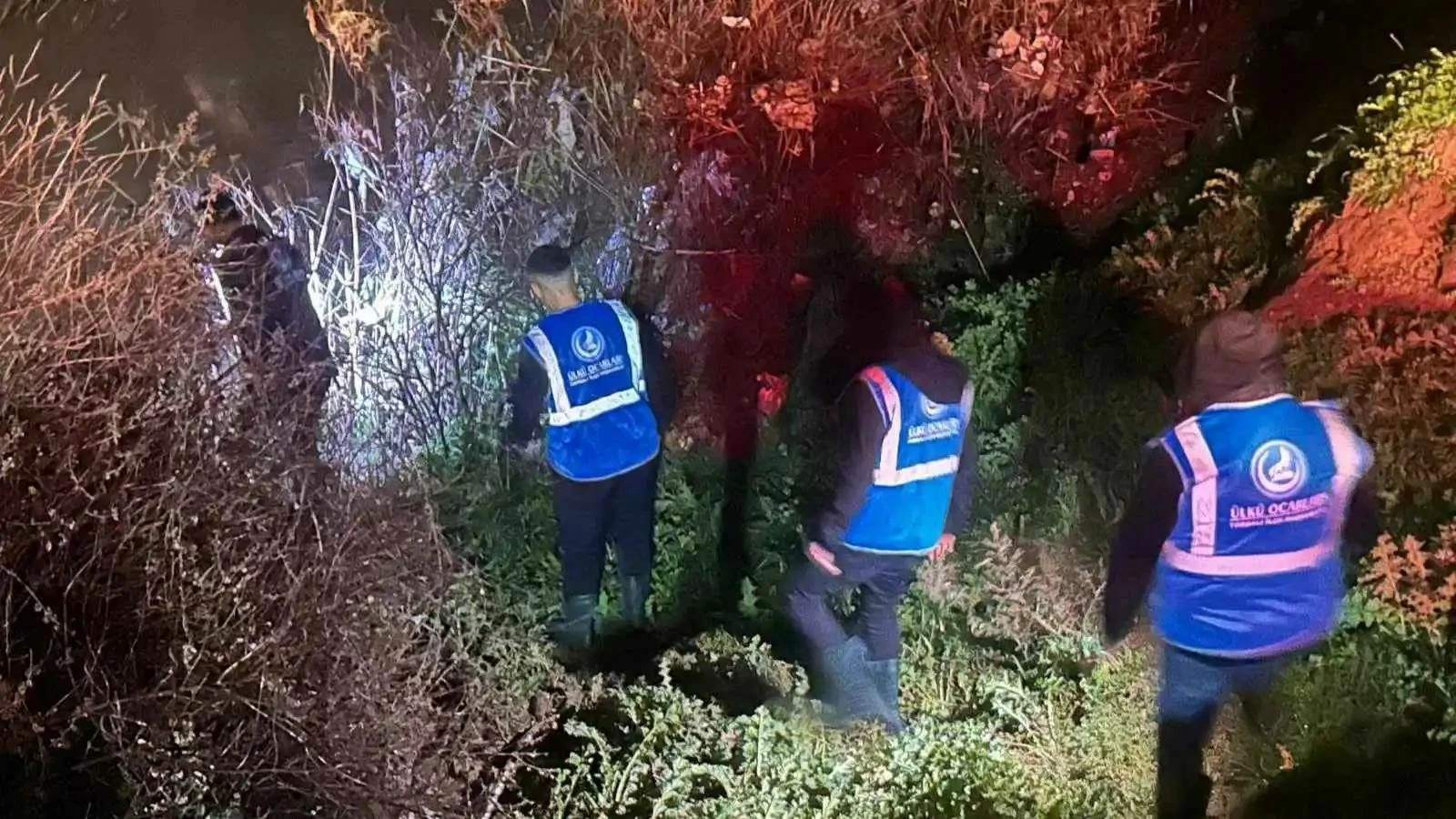 أمام الكاميرا.. مصرع طفلة لحقت حذاءها وسط نهر في تركيا (فيديو)