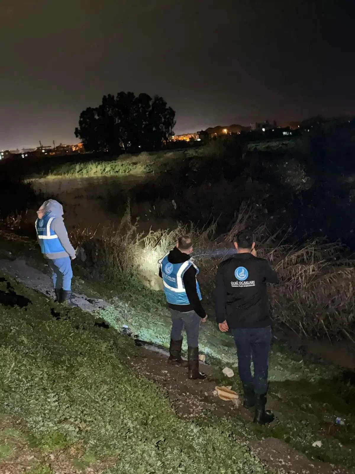 أمام الكاميرا.. مصرع طفلة لحقت حذاءها وسط نهر في تركيا (فيديو)