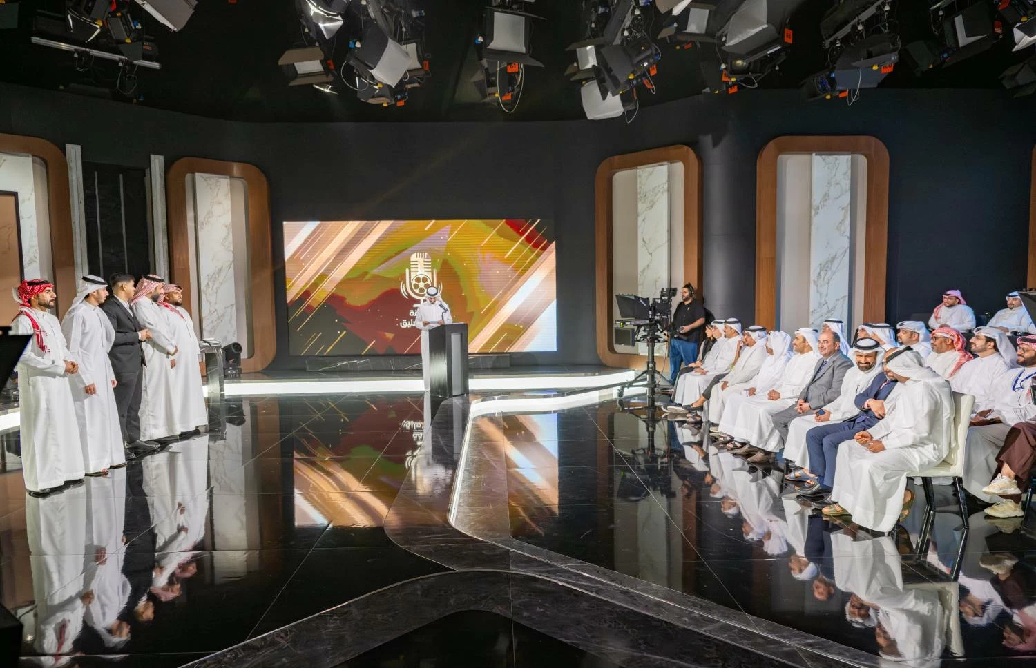 وزير الإعلام يحضر الحلقة النهائية من مسابقة &laquo;نجم التعليق&raquo;