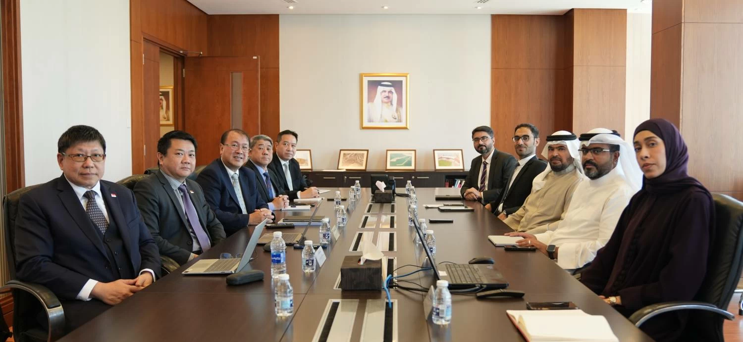 وكيل وزارة الأشغال يستقبل وفدًا من جمهورية سنغافورة لتبادل الخبرات في مجال البنية التحتية
