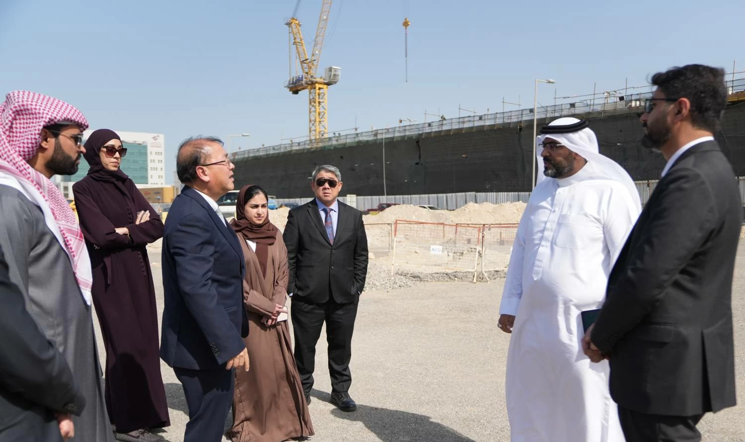 وكيل وزارة الأشغال يستقبل وفدًا من جمهورية سنغافورة لتبادل الخبرات في مجال البنية التحتية