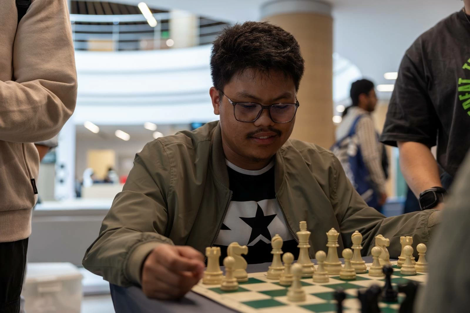 جامعة البحرين للتكنولوجيا تنظم بطولة نادي الشطرنج بمشاركة واسعة من الطلبة