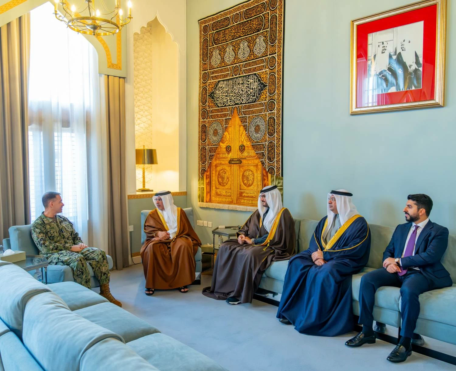 نائب الملك ولي العهد يلتقي لفريق أول بحري تشارلز برادفورد كوبر قائد القيادة المركزية الأمريكية