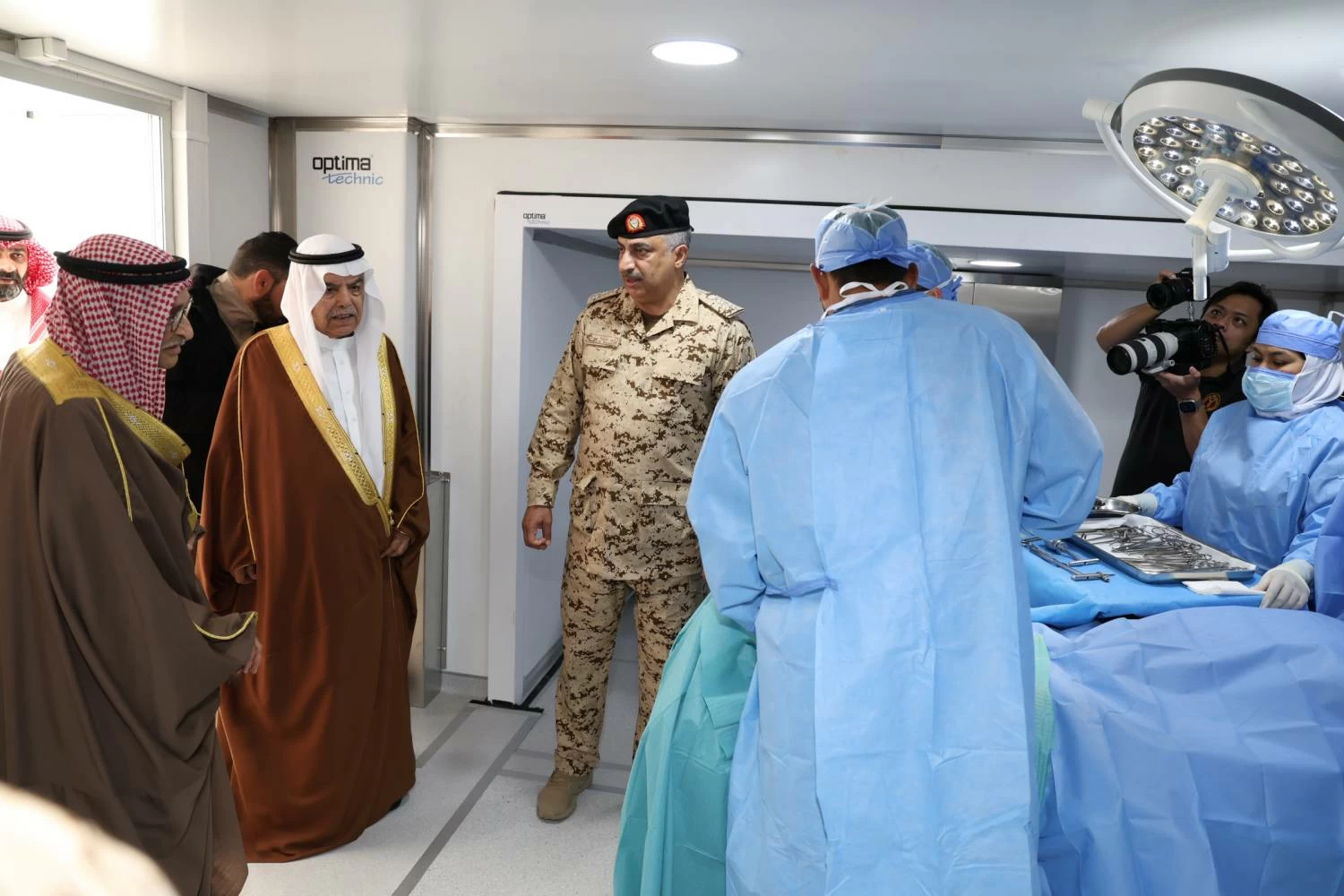 وزير شؤون الدفاع يحضر افتتاح المستودع الاستراتيجي للخدمات الطبية الملكية