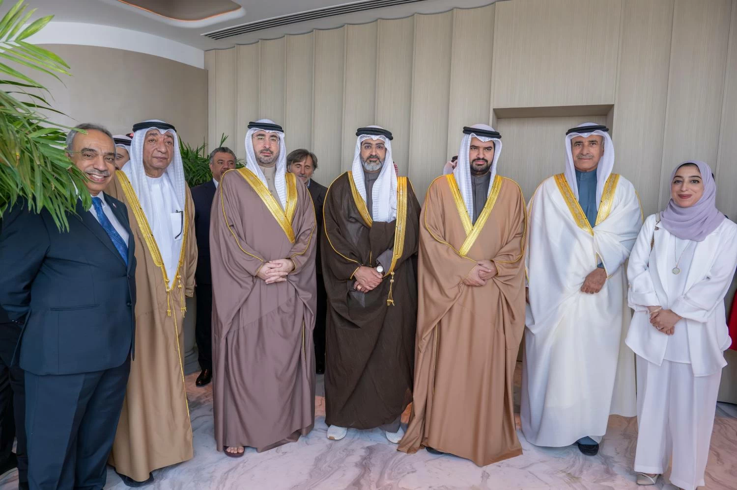 خالد بن عبد الله يحضر تدشين "مساكن كمبينسكي هاربور هايتس "