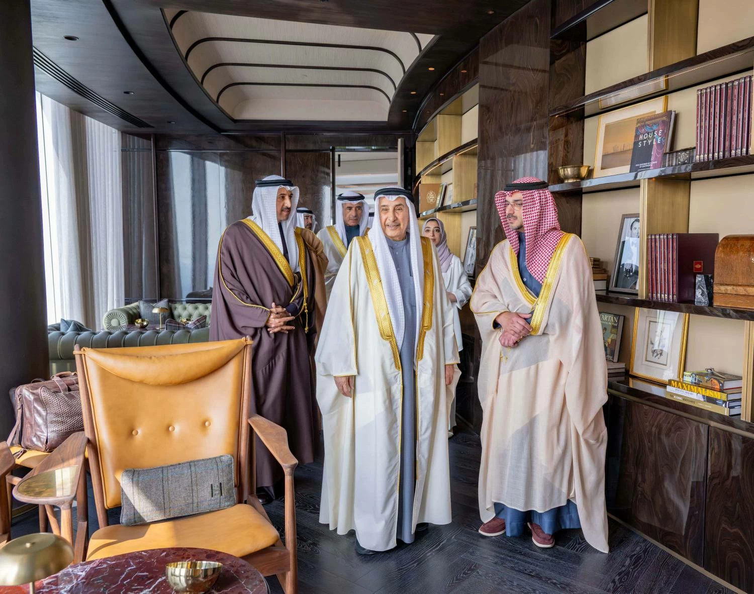 خالد بن عبد الله يحضر تدشين "مساكن كمبينسكي هاربور هايتس "