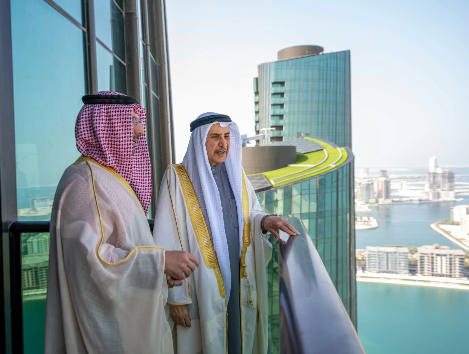 خالد بن عبد الله يحضر تدشين "مساكن كمبينسكي هاربور هايتس "