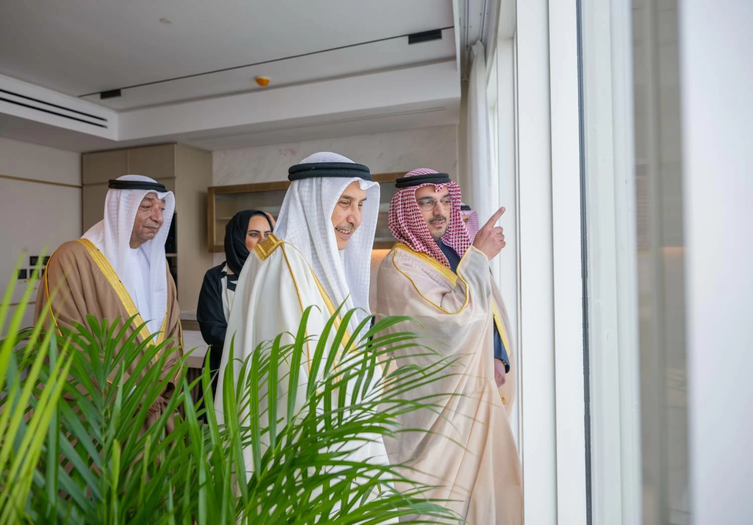 خالد بن عبد الله يحضر تدشين "مساكن كمبينسكي هاربور هايتس "