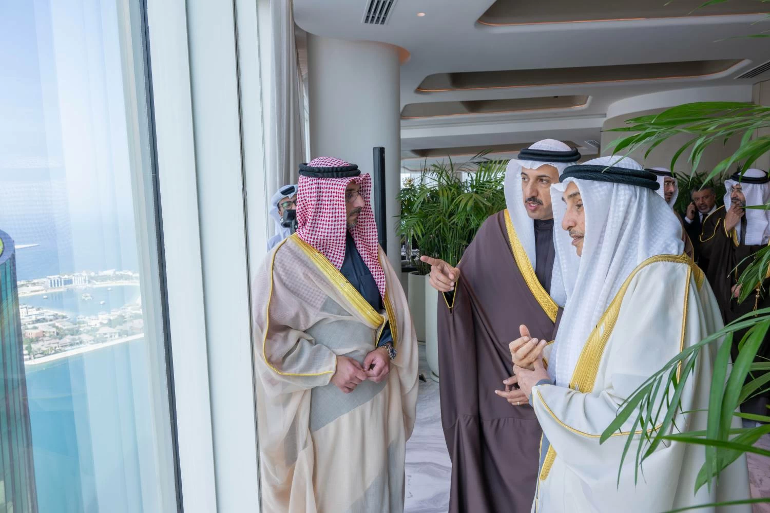 خالد بن عبد الله يحضر تدشين "مساكن كمبينسكي هاربور هايتس "