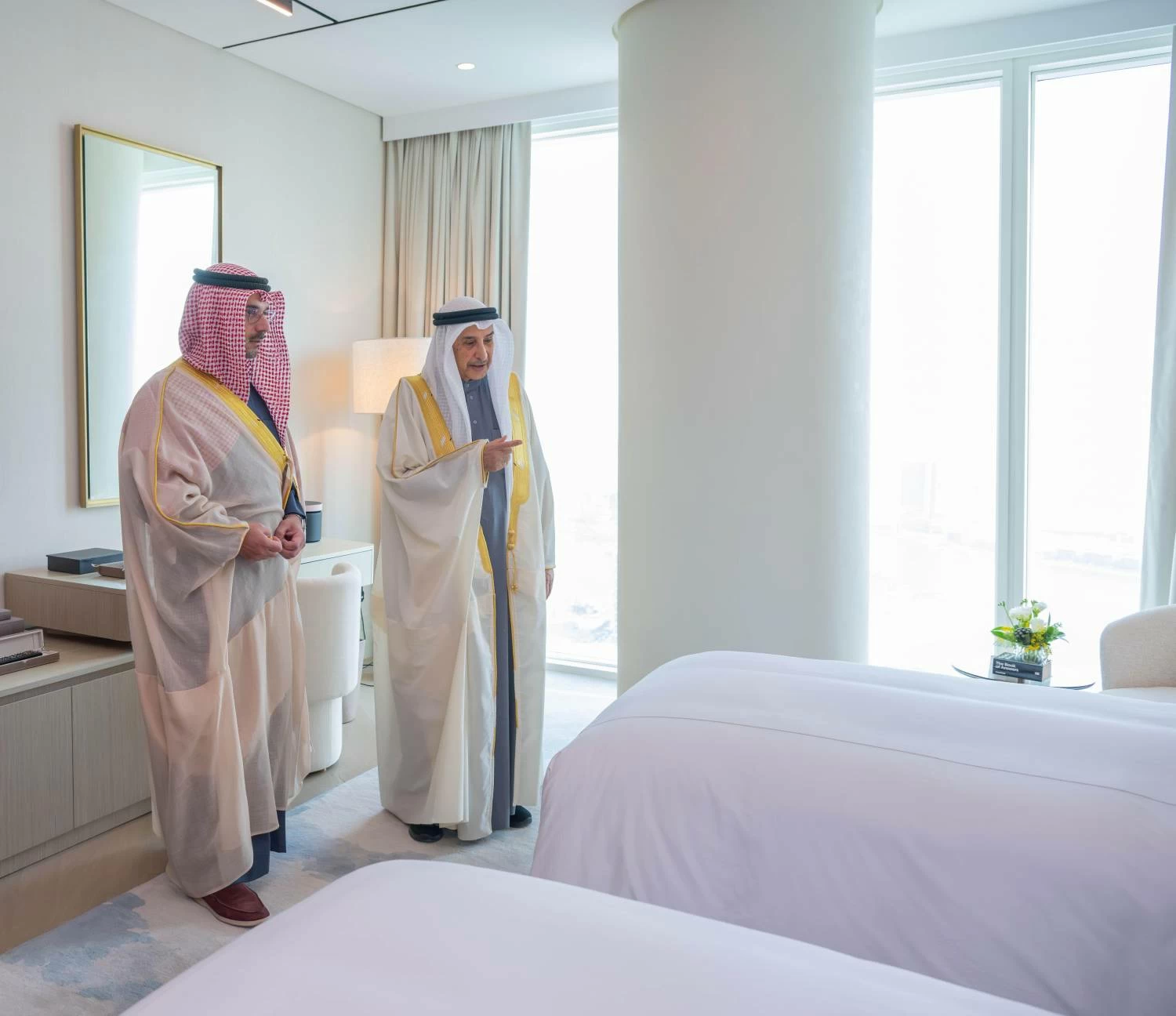 خالد بن عبد الله يحضر تدشين "مساكن كمبينسكي هاربور هايتس "