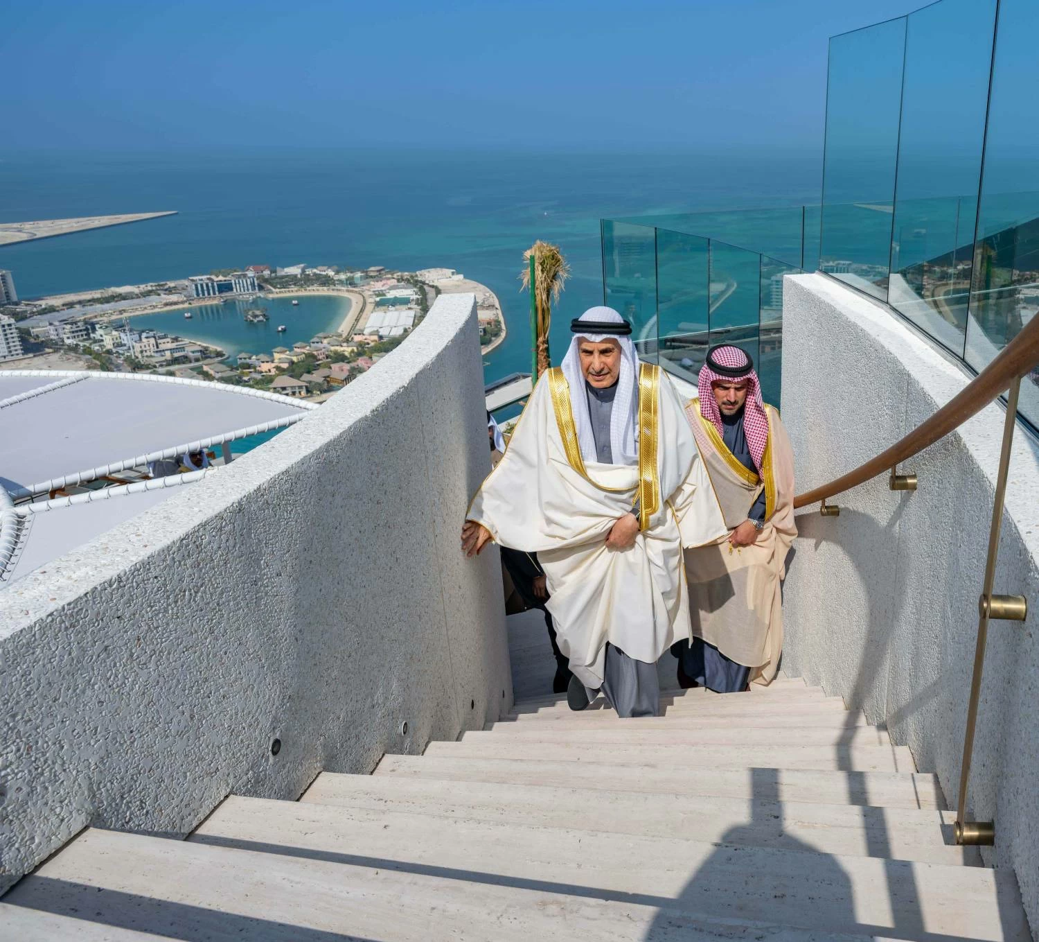 خالد بن عبد الله يحضر تدشين "مساكن كمبينسكي هاربور هايتس "