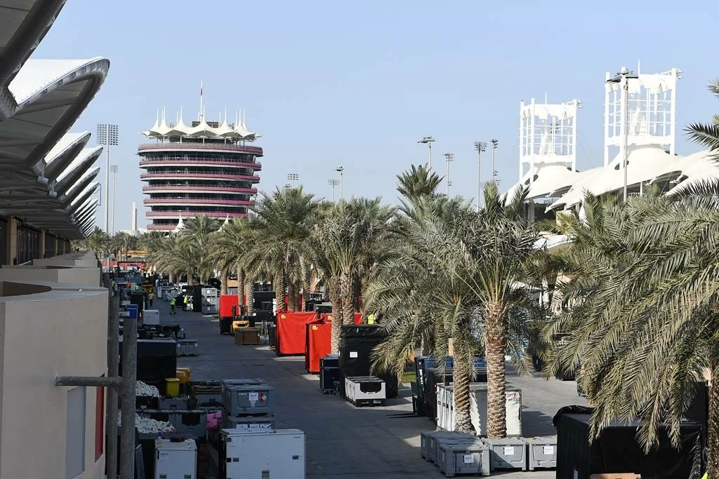 وصول سائقي وفرق الفورمولا وان استعداداً لانطلاق التجارب الحرة لموسم 2026