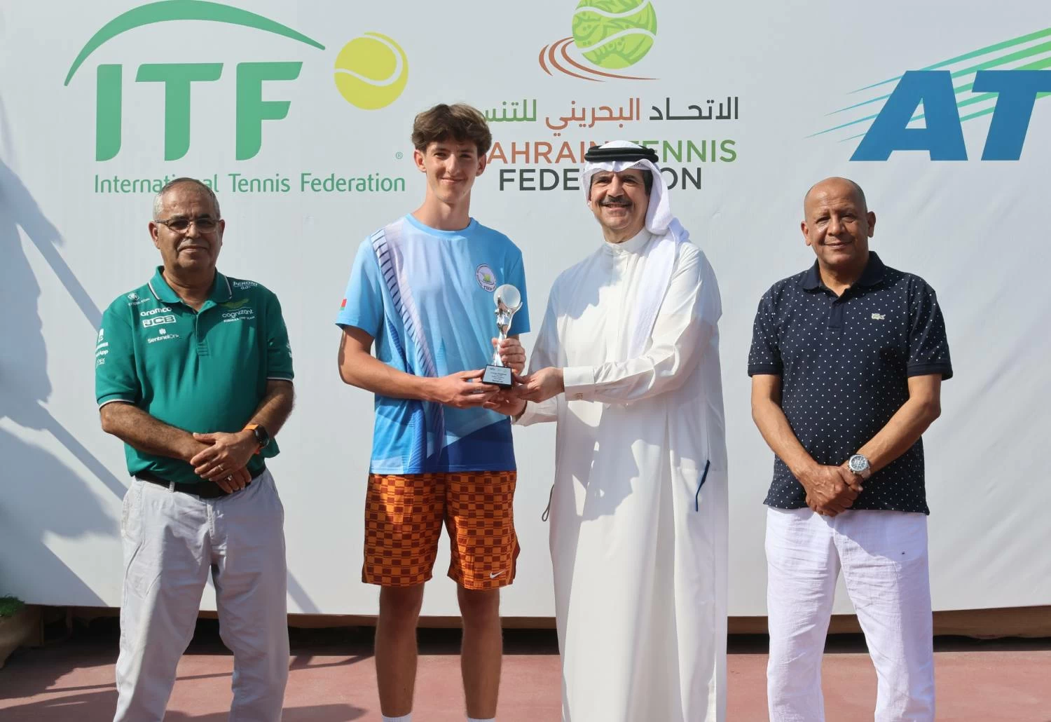 الكازاخستاني ماخانوف بطلا لفردي الأولاد والروسية إسينا بطلة للفتيات