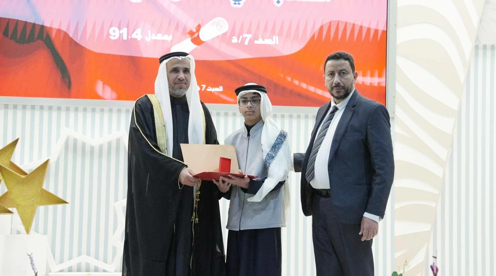 مدارس الإيمان تُكرّم المتفوقين بالمرحلتين الإعدادية والثانوية