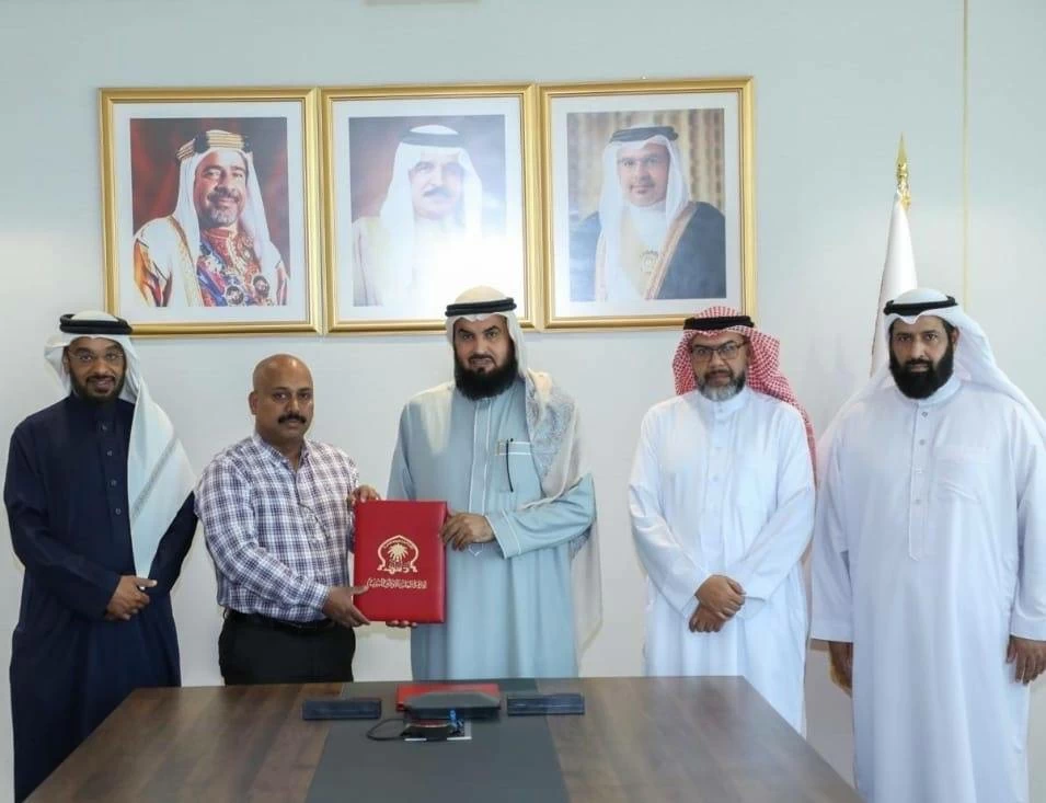 رئيس مجلس الأوقاف السنية  يوقع اتفاقية تجديد وصيانة جامع القضيبية مع شركة سراب للمقاولات