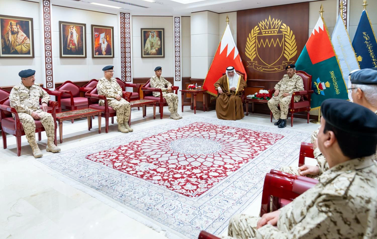 نائب جلالة الملك ولي العهد يزور القيادة العامة لقوة دفاع البحرين