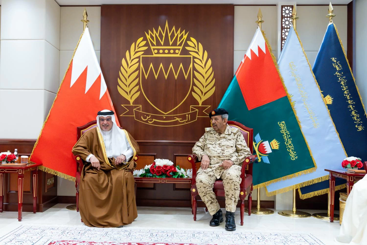 نائب جلالة الملك ولي العهد يزور القيادة العامة لقوة دفاع البحرين