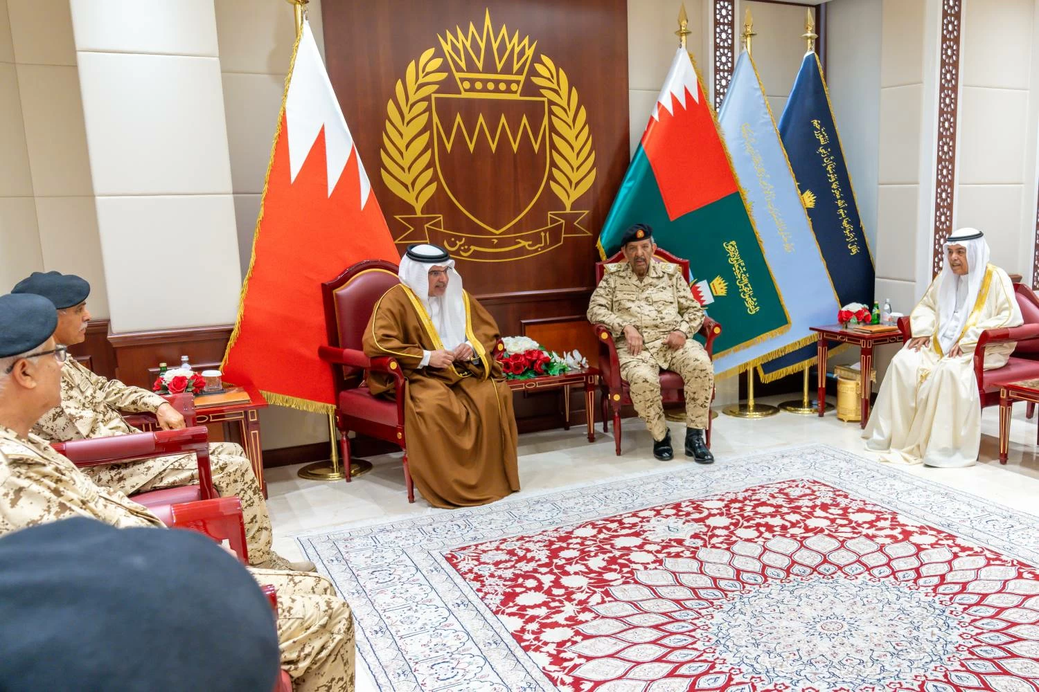 نائب جلالة الملك ولي العهد يزور القيادة العامة لقوة دفاع البحرين