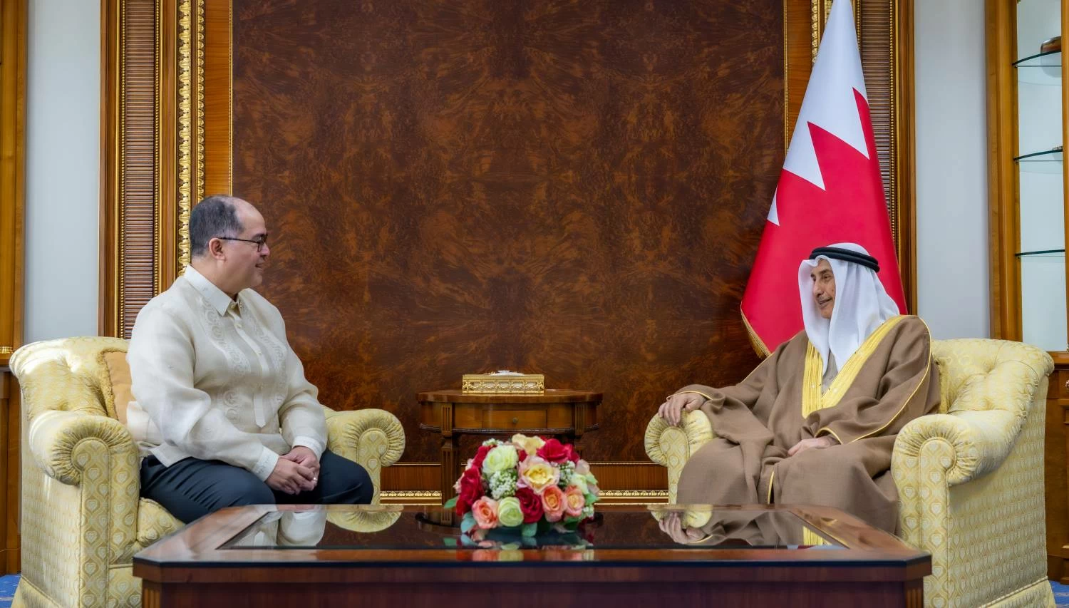 خالد بن عبد الله يستقبل السفير الفلبيني لدى البحرين
