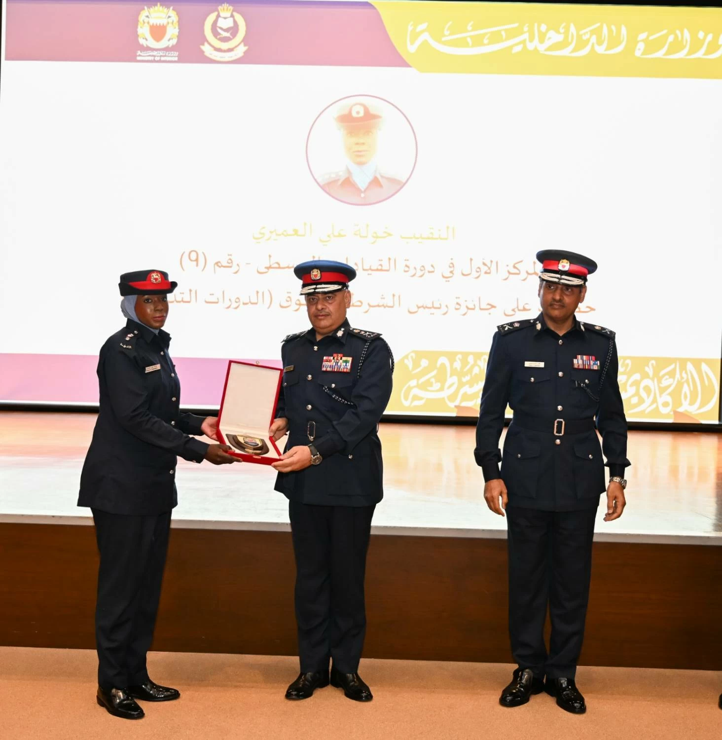 رئيس الشرطة يشهد حفل تخريج 149 مشاركاً في عدد من الدورات التدريبية