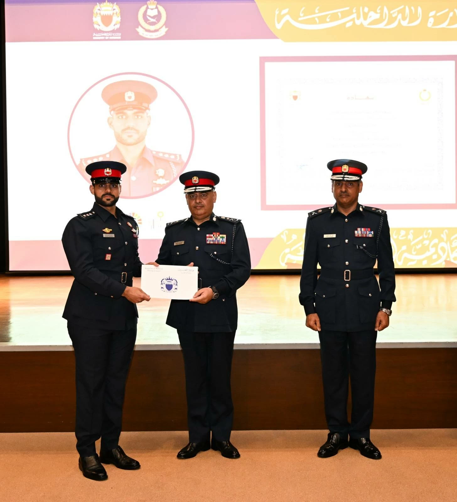 رئيس الشرطة يشهد حفل تخريج 149 مشاركاً في عدد من الدورات التدريبية