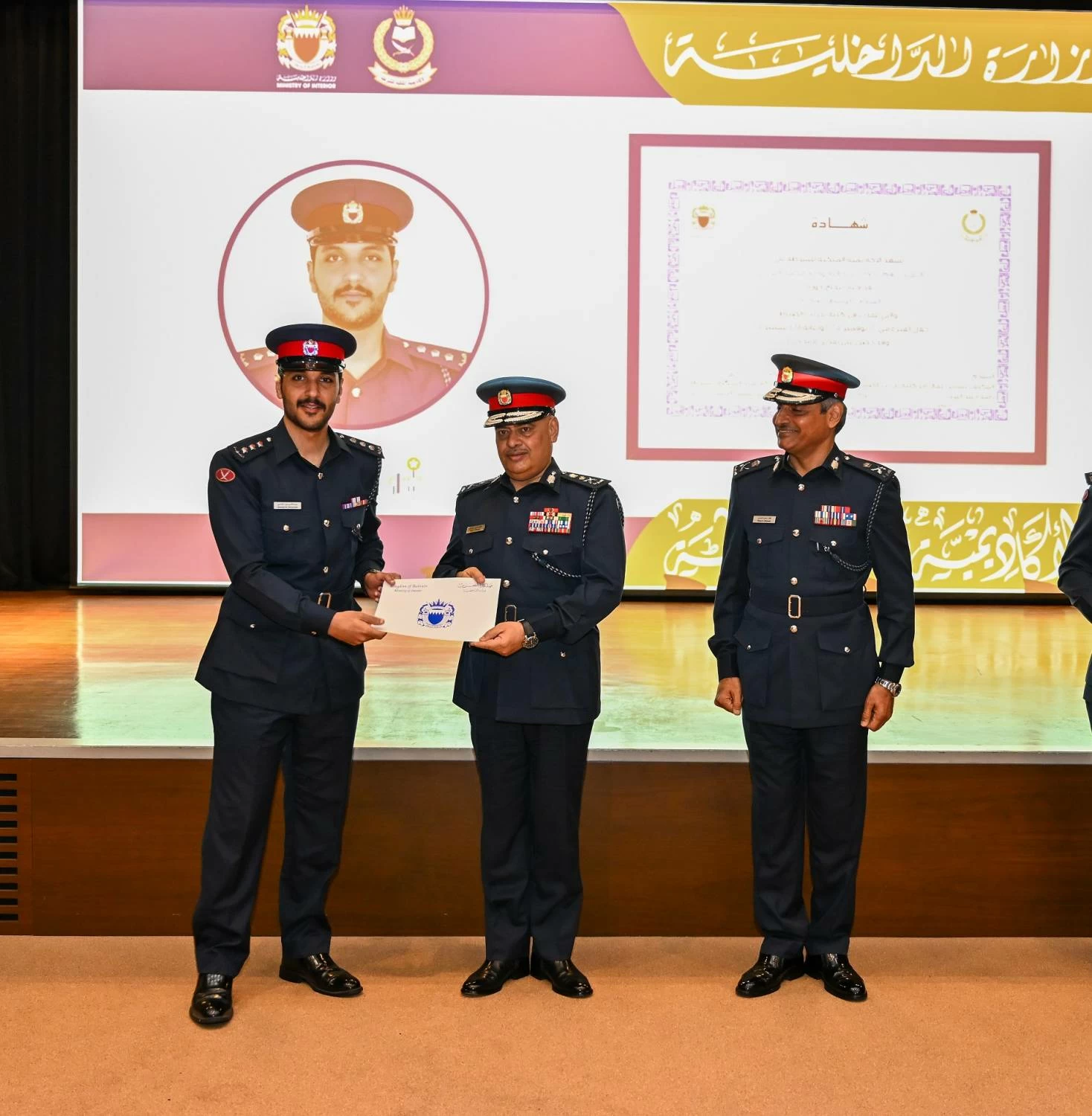 رئيس الشرطة يشهد حفل تخريج 149 مشاركاً في عدد من الدورات التدريبية