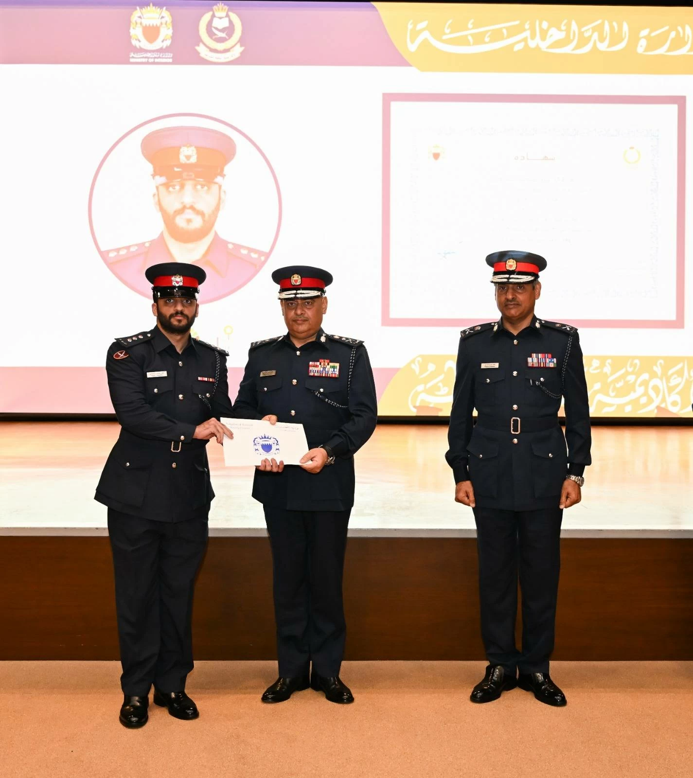 رئيس الشرطة يشهد حفل تخريج 149 مشاركاً في عدد من الدورات التدريبية