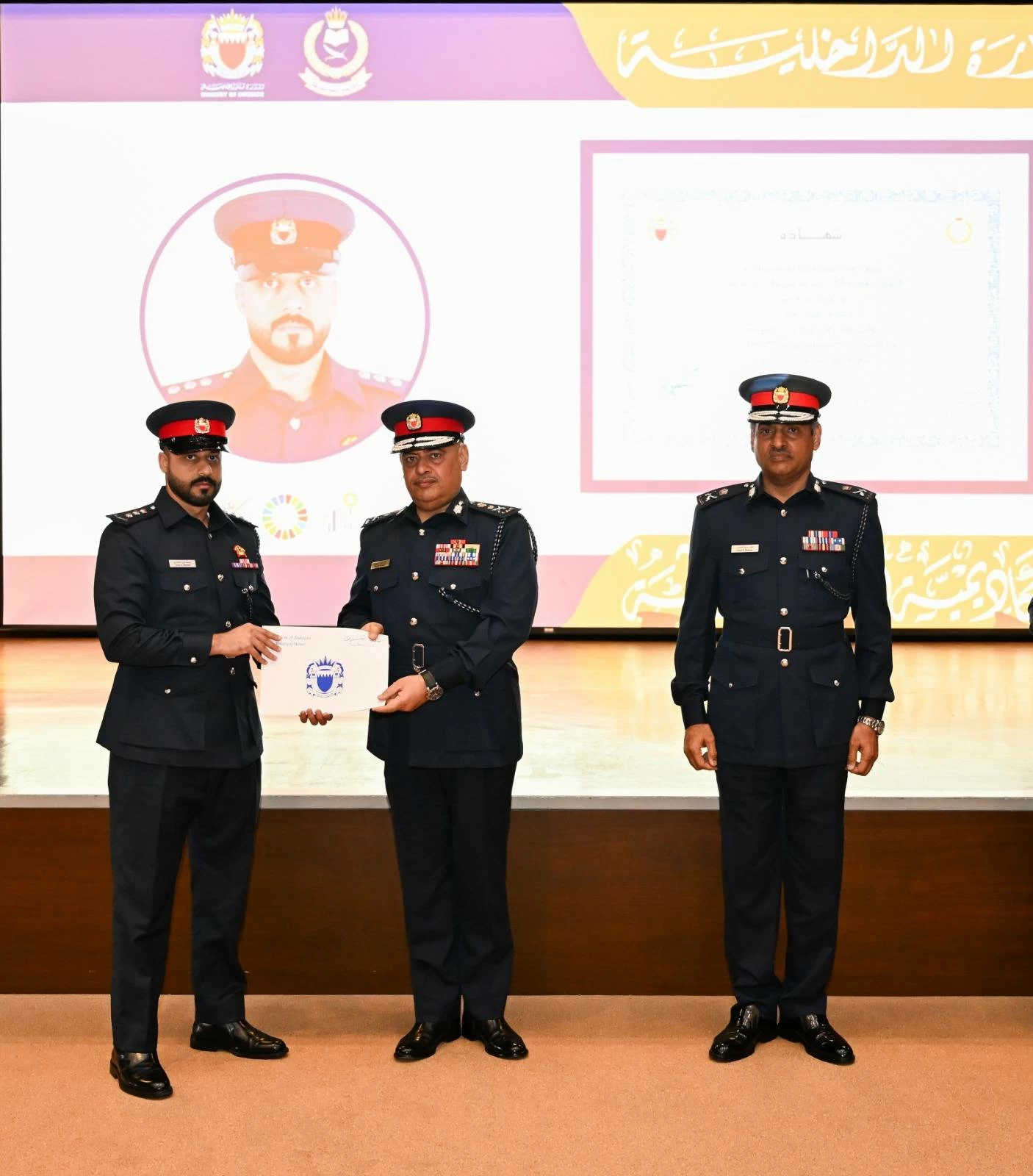 رئيس الشرطة يشهد حفل تخريج 149 مشاركاً في عدد من الدورات التدريبية