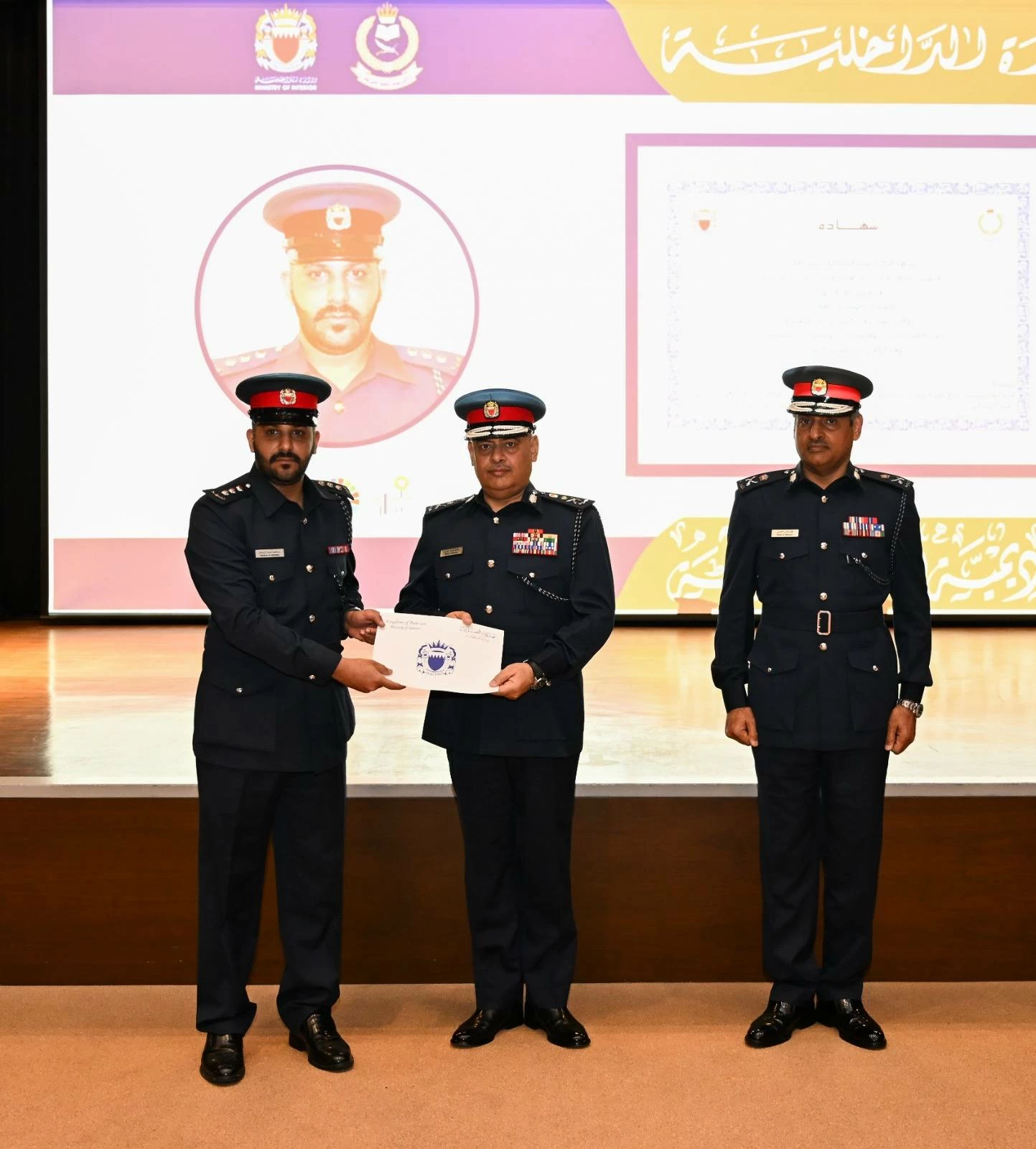 رئيس الشرطة يشهد حفل تخريج 149 مشاركاً في عدد من الدورات التدريبية