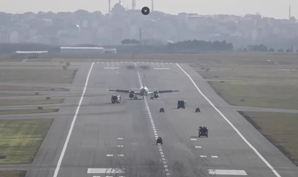 طائرة مصرية تهبط اضطراريا في إسطنبول قبل كارثة محققة