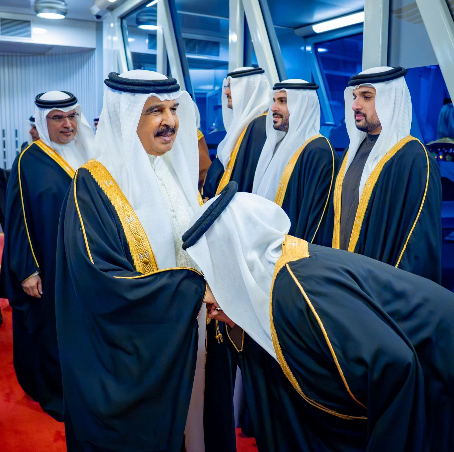 الملك يعود إلى أرض الوطن بعد زيارة رسمية إلى فرنسا