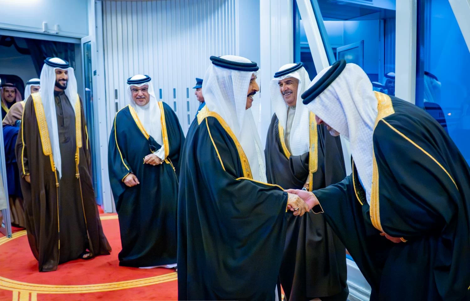 الملك يعود إلى أرض الوطن بعد زيارة رسمية إلى فرنسا