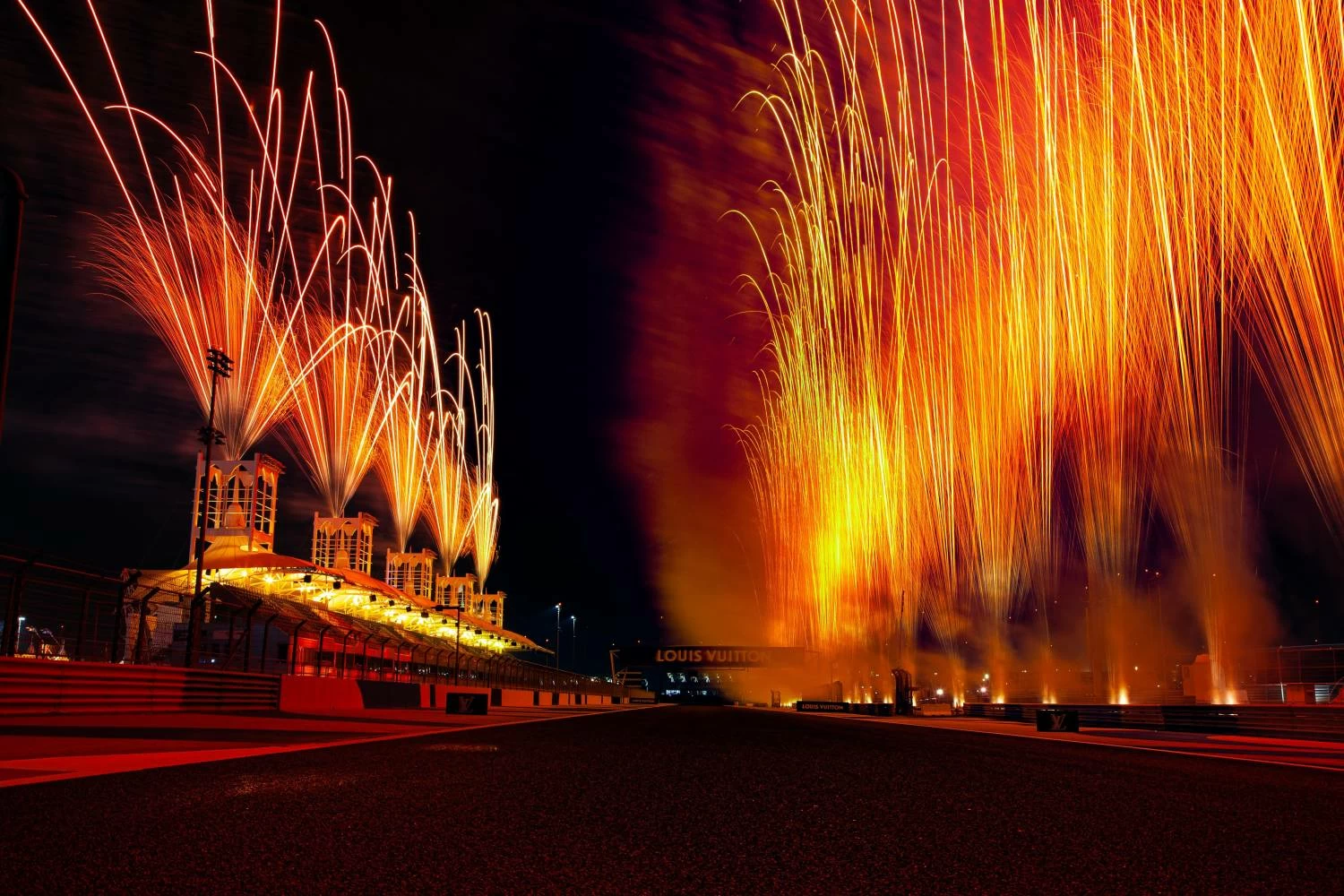 ولي العهد رئيس الوزراء يحضر حفل تدشين سيارة "مكلارين ماستركارد" الجديدة "MCL40"