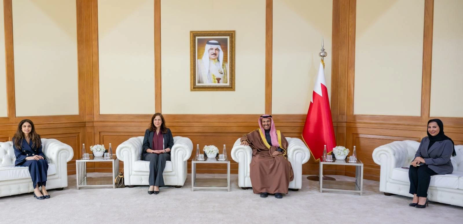 وزير الإعلام يستقبل سفيرة مصر لدى البحرين