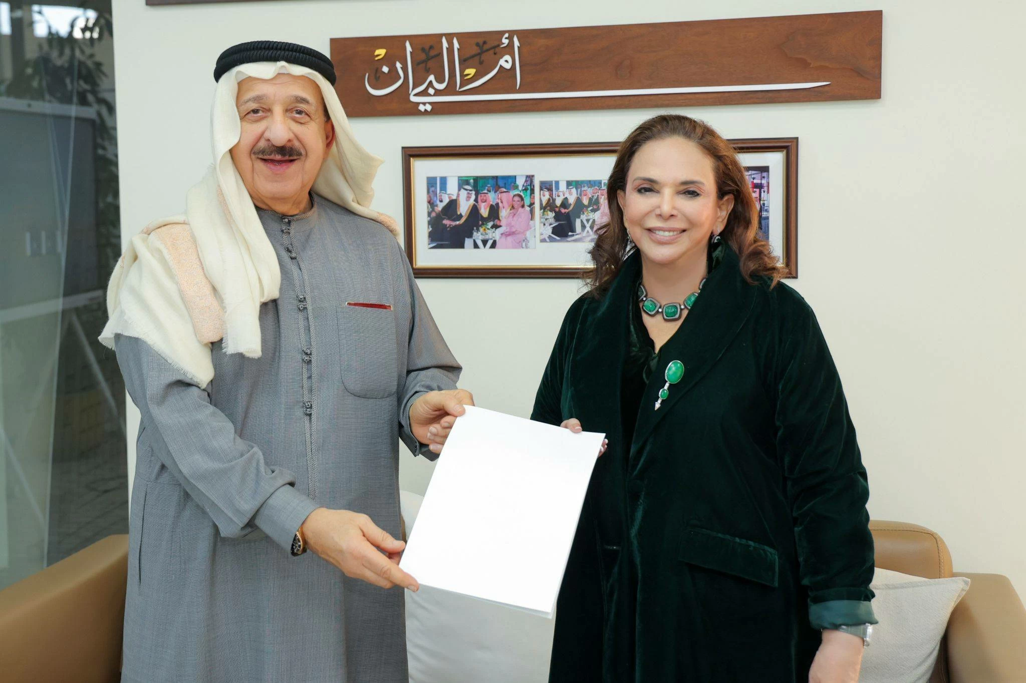 "بيان البحرين" تفتتح أفاقاً عالمية بتدشين "كرسي الأستاذية" برؤية وطنية طموحة