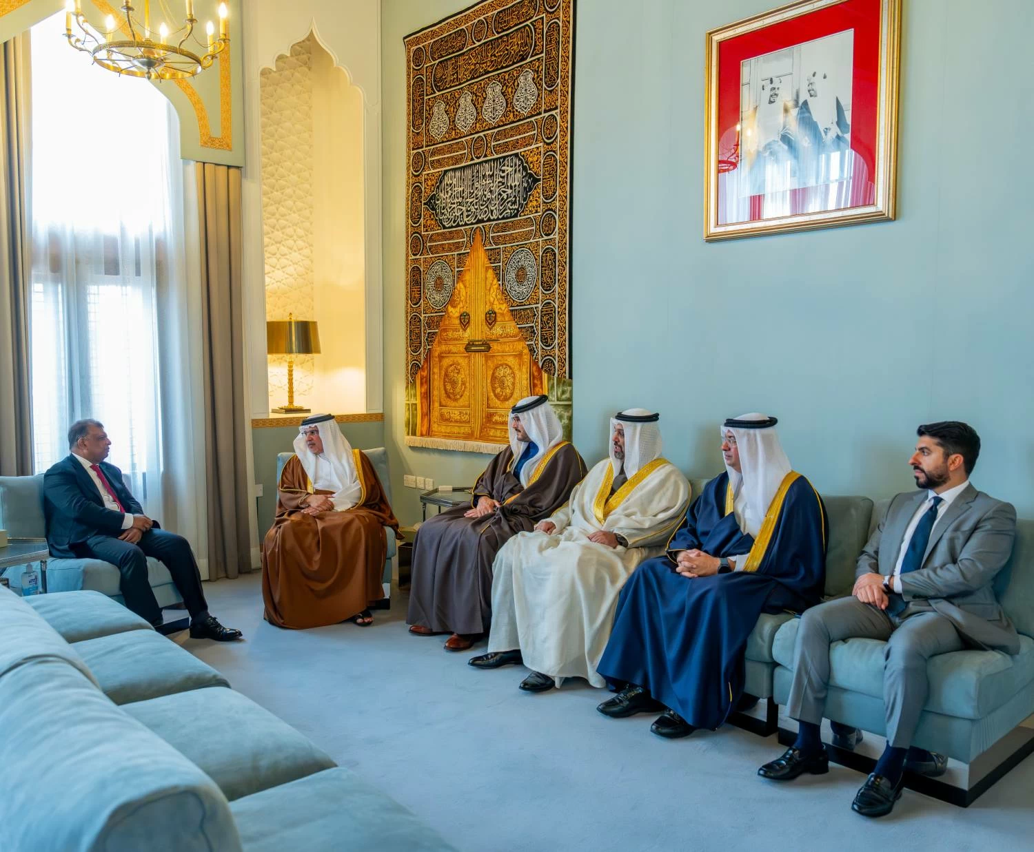 ولي العهد رئيس الوزراء يلتقي الرئيس التنفيذي لمجموعة كابيتال إيه توني فيرنانديز