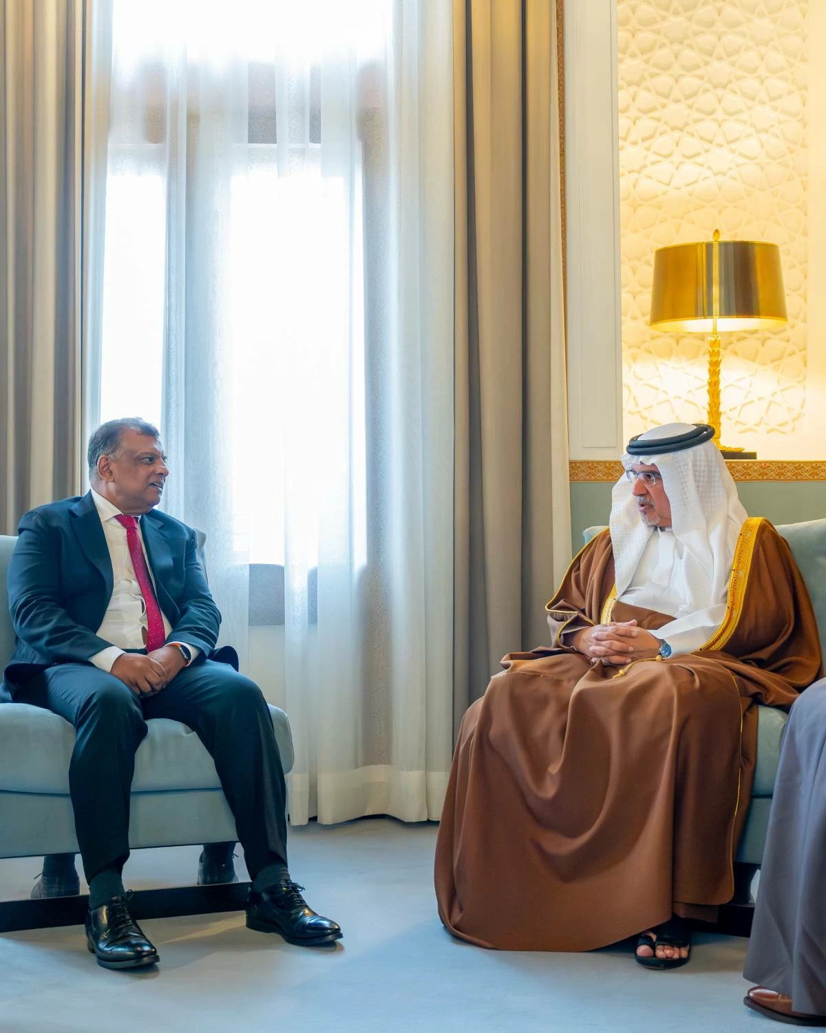 ولي العهد رئيس الوزراء يلتقي الرئيس التنفيذي لمجموعة كابيتال إيه توني فيرنانديز