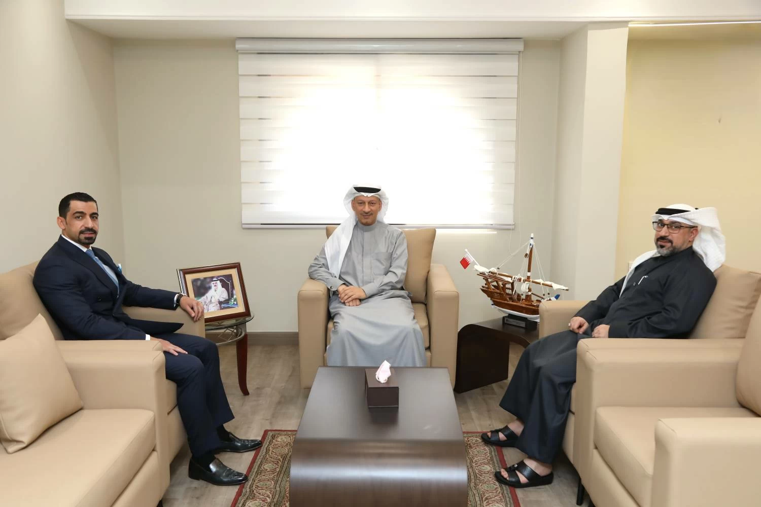 محافظ الشمالية يستقبل رئيس مجلس إدارة شركة أمفا العقارية