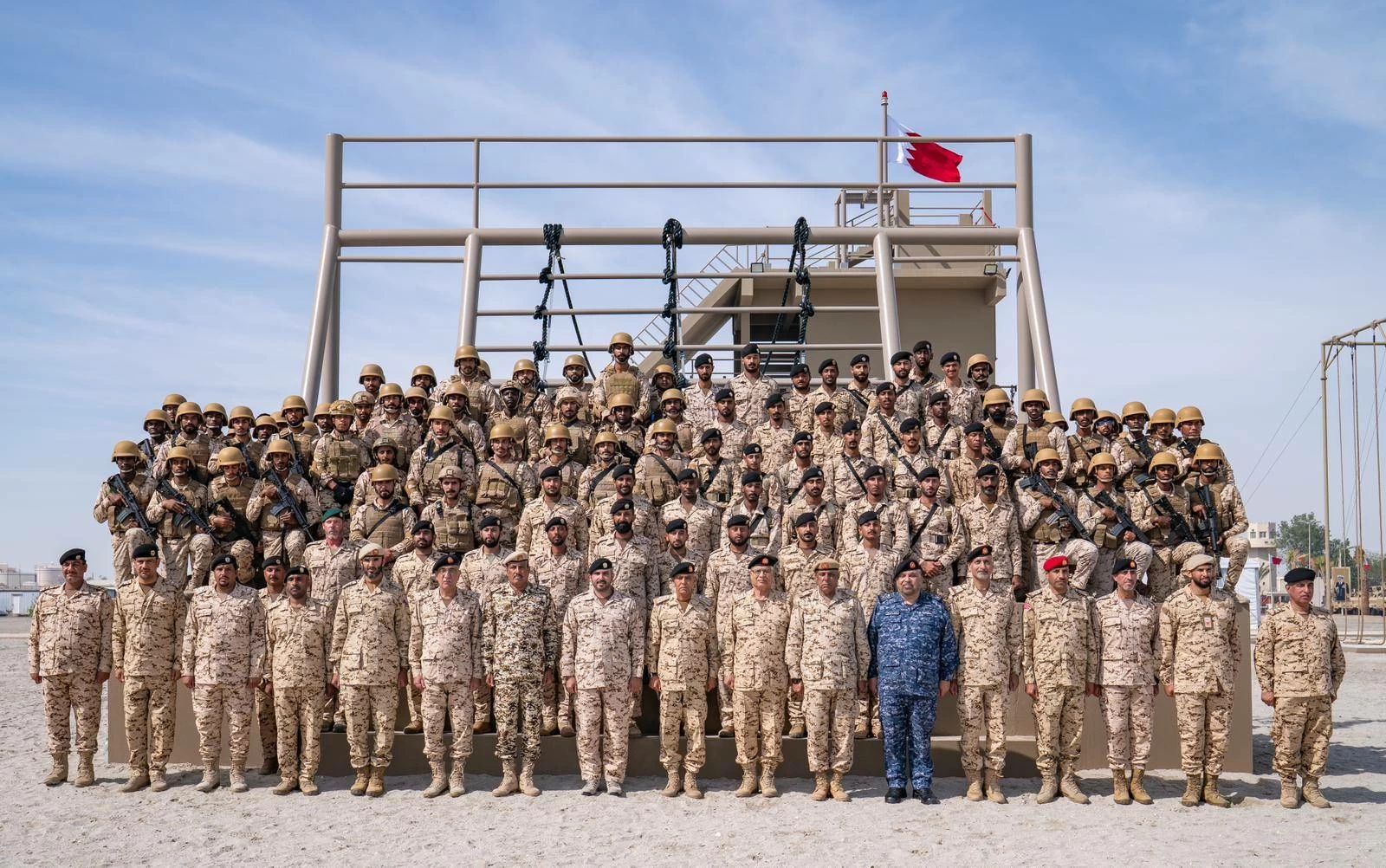 رئيس هيئة الأركان يحضر حفل افتتاح ميدان حواجز المغاوير التابع لكتيبة المشاة البحرية