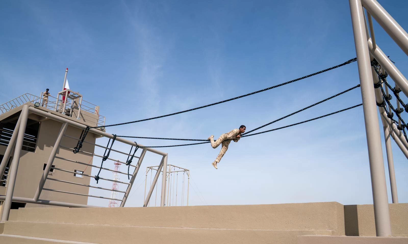 رئيس هيئة الأركان يحضر حفل افتتاح ميدان حواجز المغاوير التابع لكتيبة المشاة البحرية