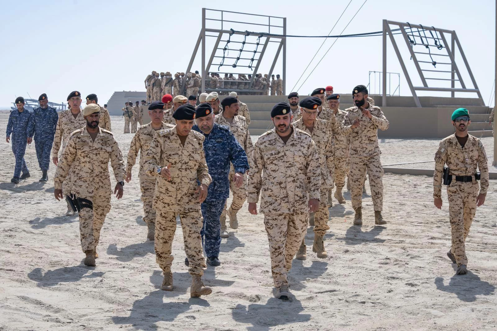 رئيس هيئة الأركان يحضر حفل افتتاح ميدان حواجز المغاوير التابع لكتيبة المشاة البحرية