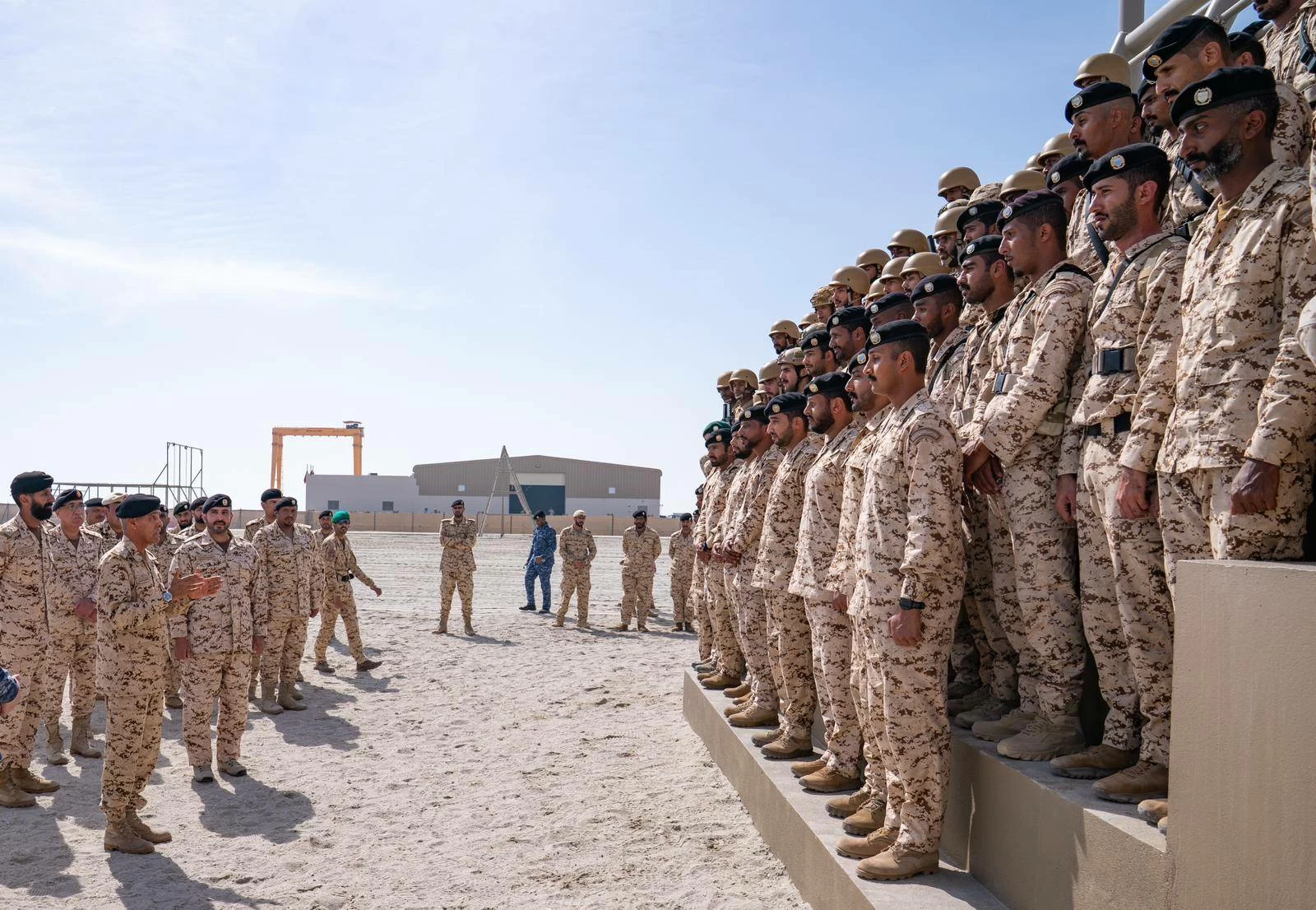 رئيس هيئة الأركان يحضر حفل افتتاح ميدان حواجز المغاوير التابع لكتيبة المشاة البحرية