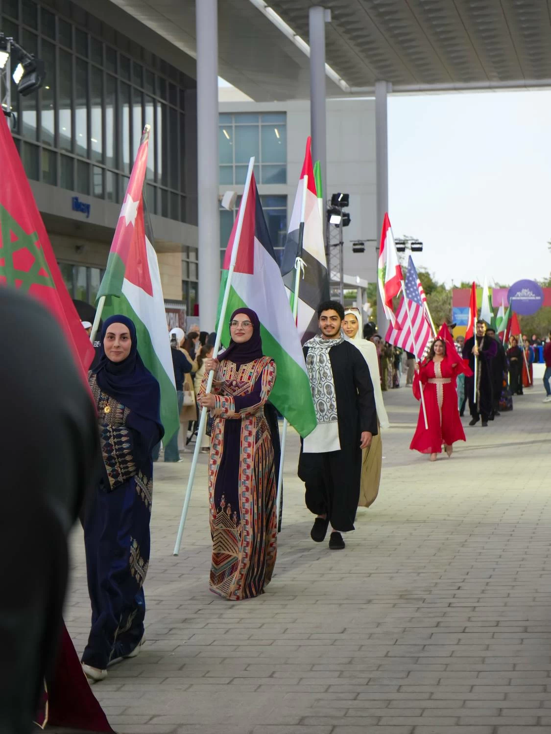 الجامعة الأمريكية بالبحرين تحتفي بثقافات أكثر من 20 دولة في فعالية اليوم العالمي