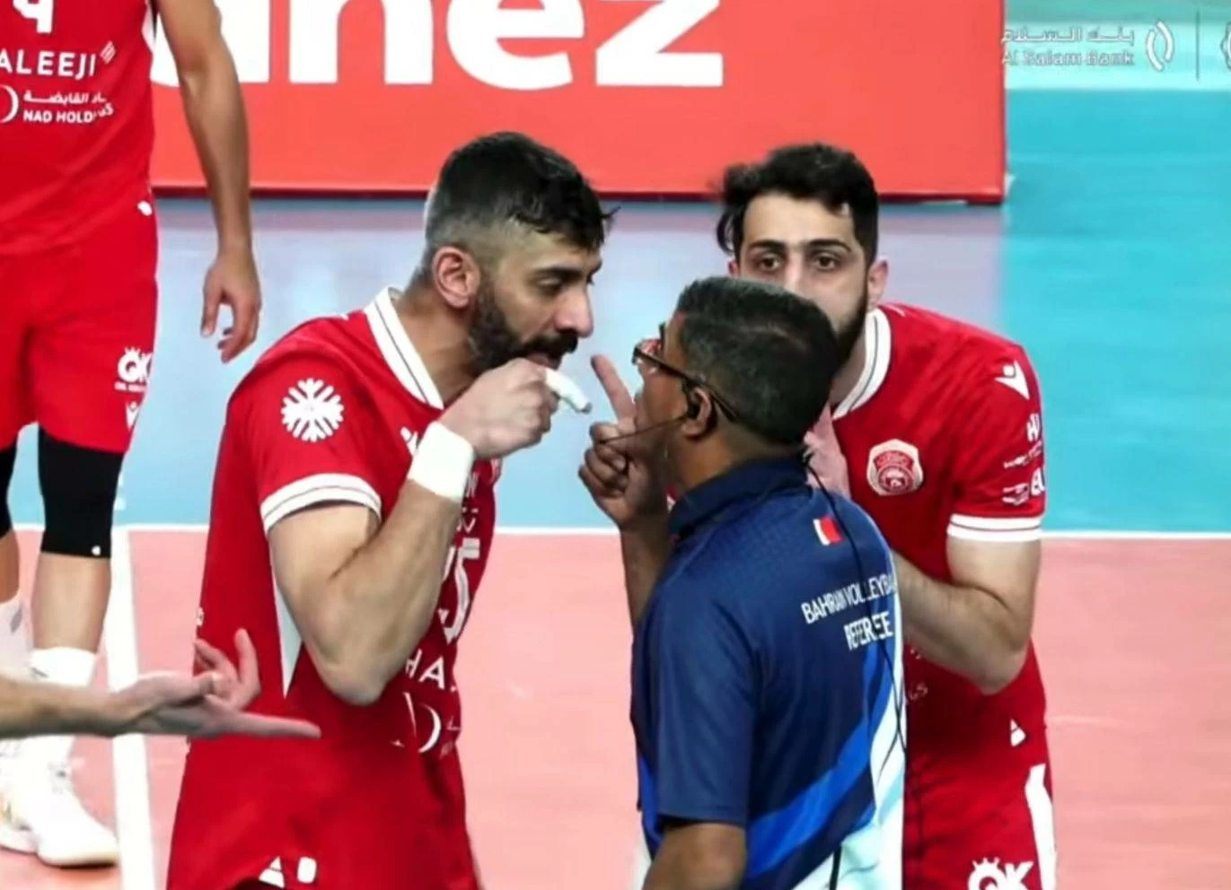 اتحاد الطائرة يوقف ناصر عنان والحكم جعفر المعلم موسمين